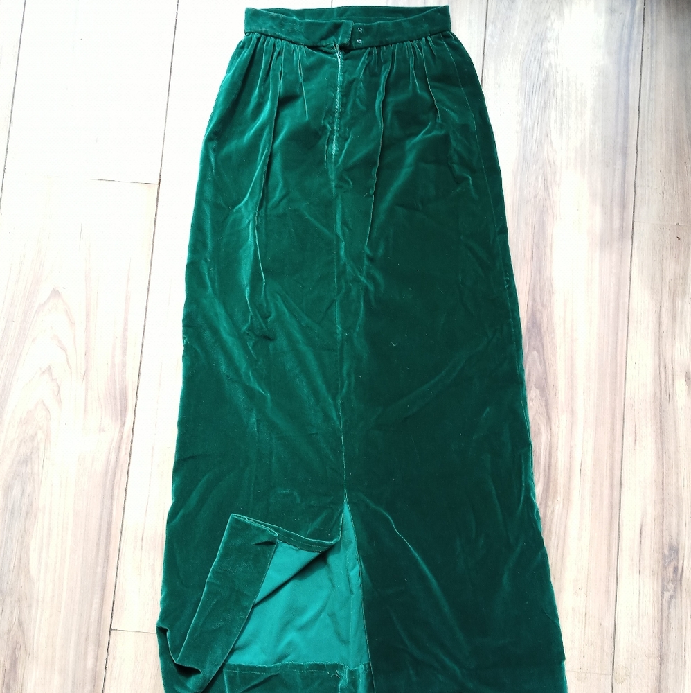 Vintage Green Velvet Maxi Skirt 42 inches long!😮
